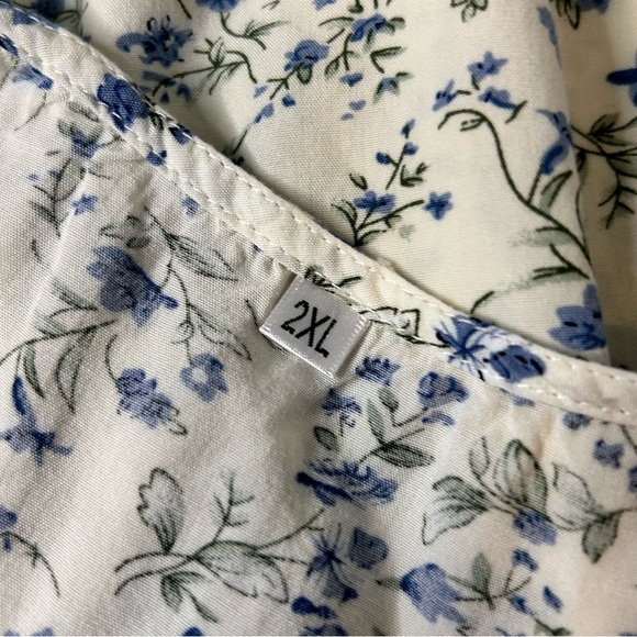 Chic Floral White and Blue Sleeveless Blouse size 2XL - Picture 5 of 6